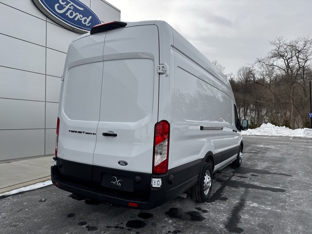 New 2026 Oxford White Ford Base w/9,950 lb. GVWR image 25