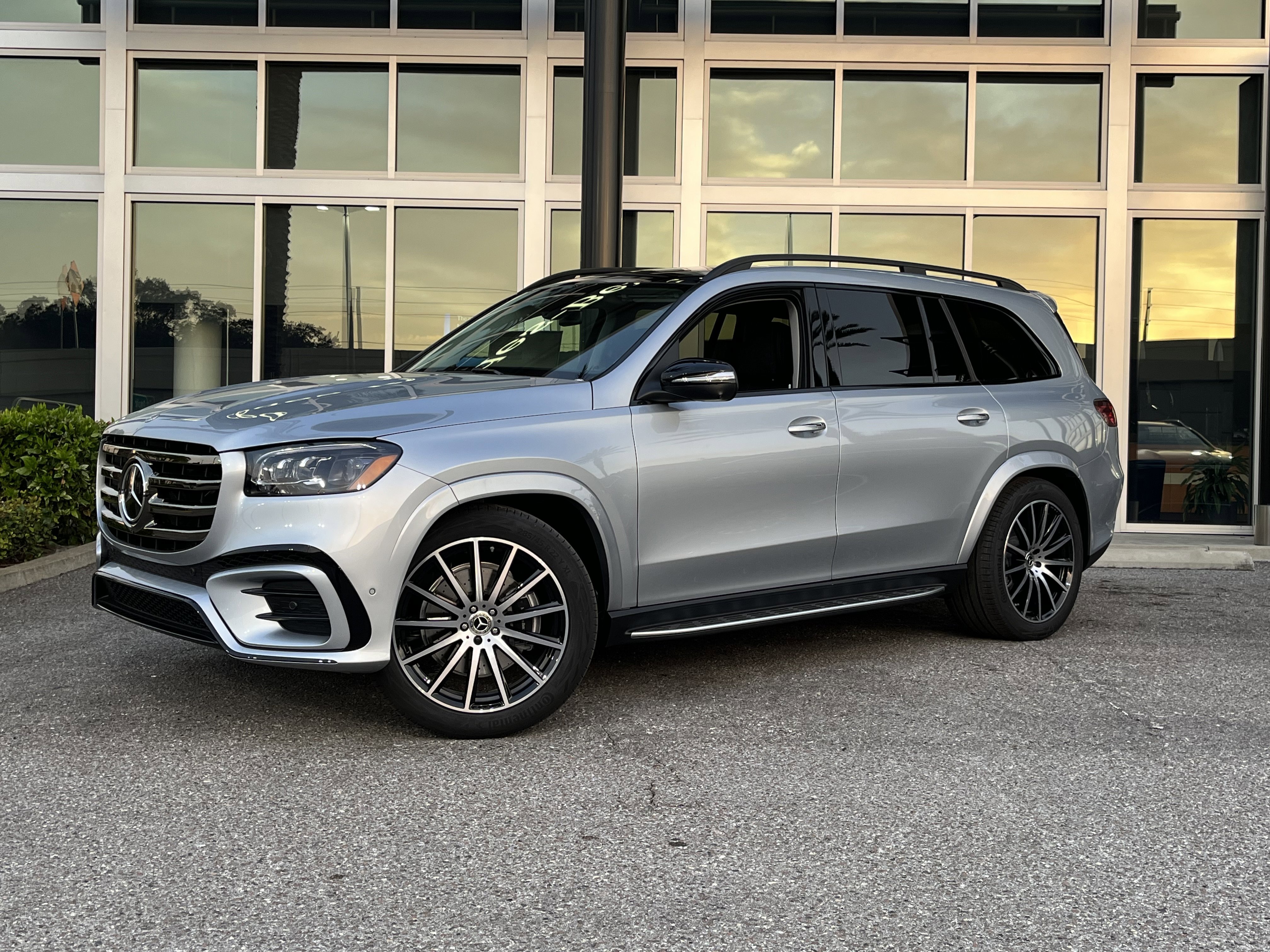 New 2026 CIRRUS SILVER Mercedes-Benz GLS 450 image 2
