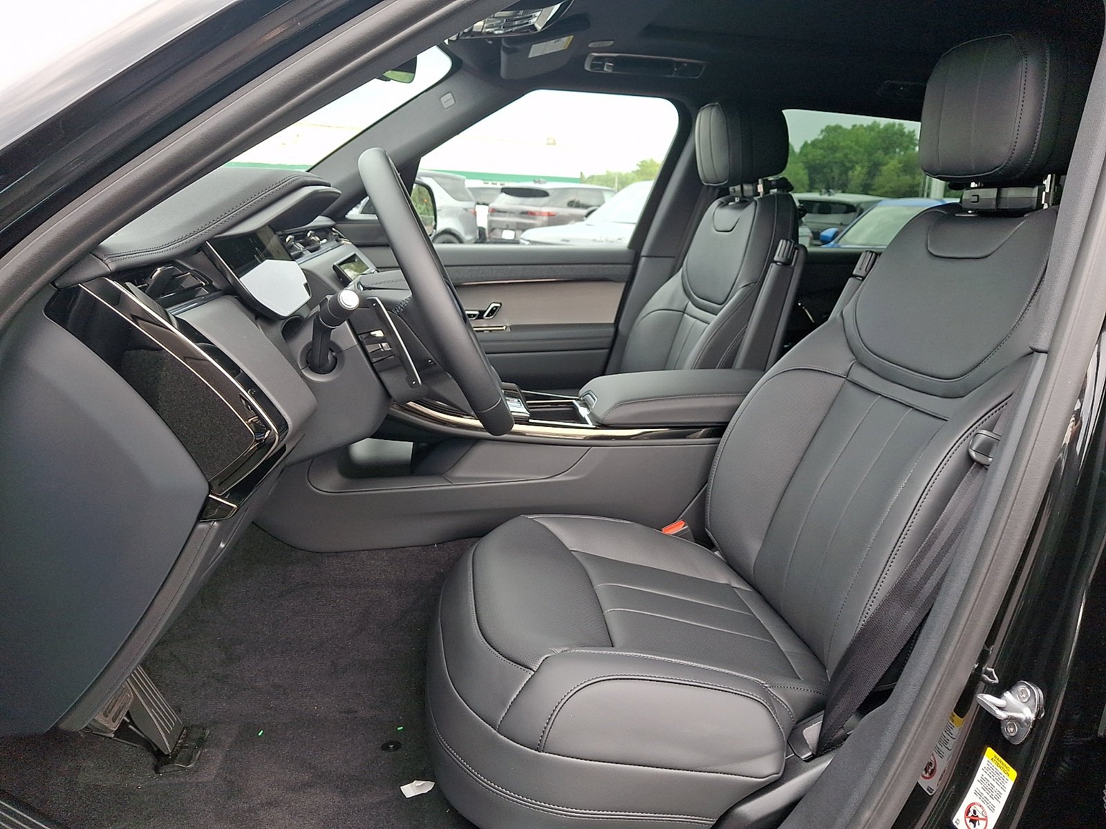 New 2027 Santorini Black Land Rover SE image 8