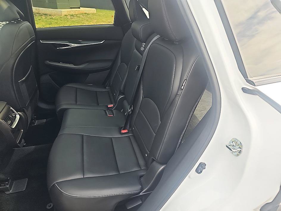 Used 2023 Radiant White INFINITI SPORT image 32