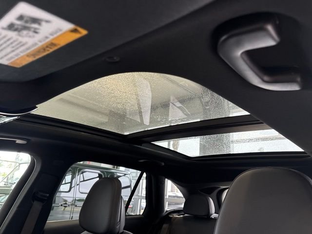 New 2026 Polar White Mercedes-Benz GLC 300 image 16