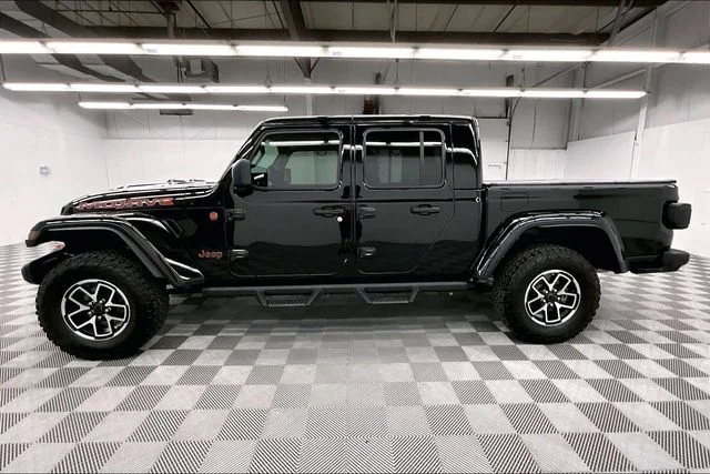 Used 2023 Black Clearcoat Jeep Mojave image 15