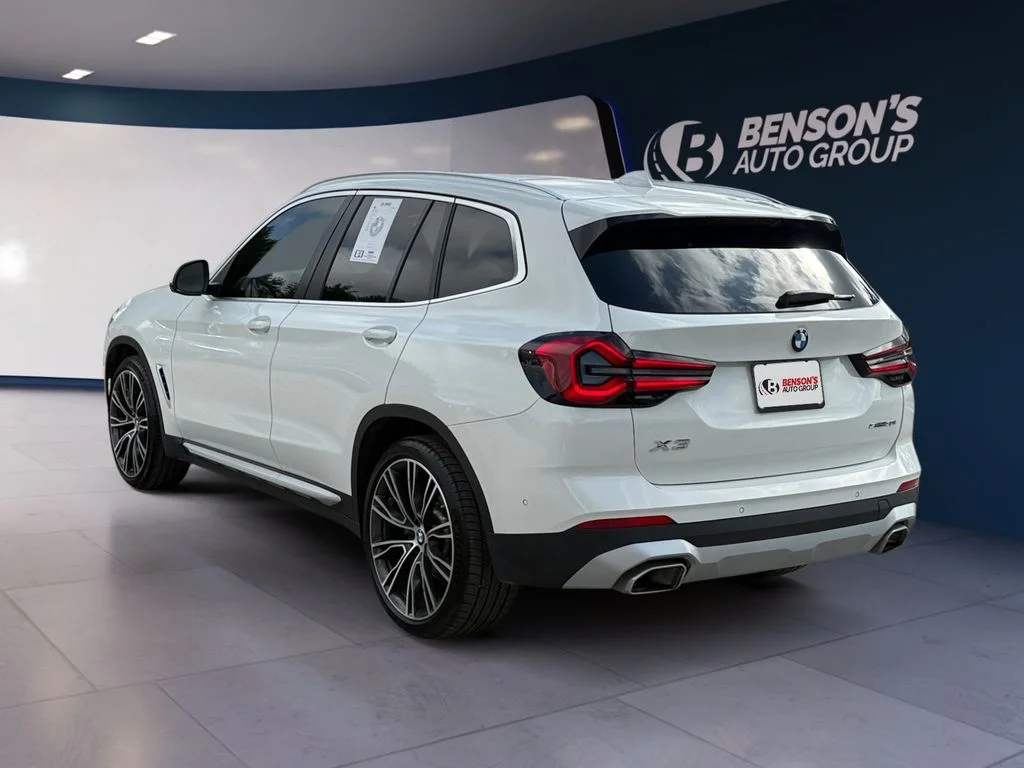Used 2024 White BMW sDrive30i image 3