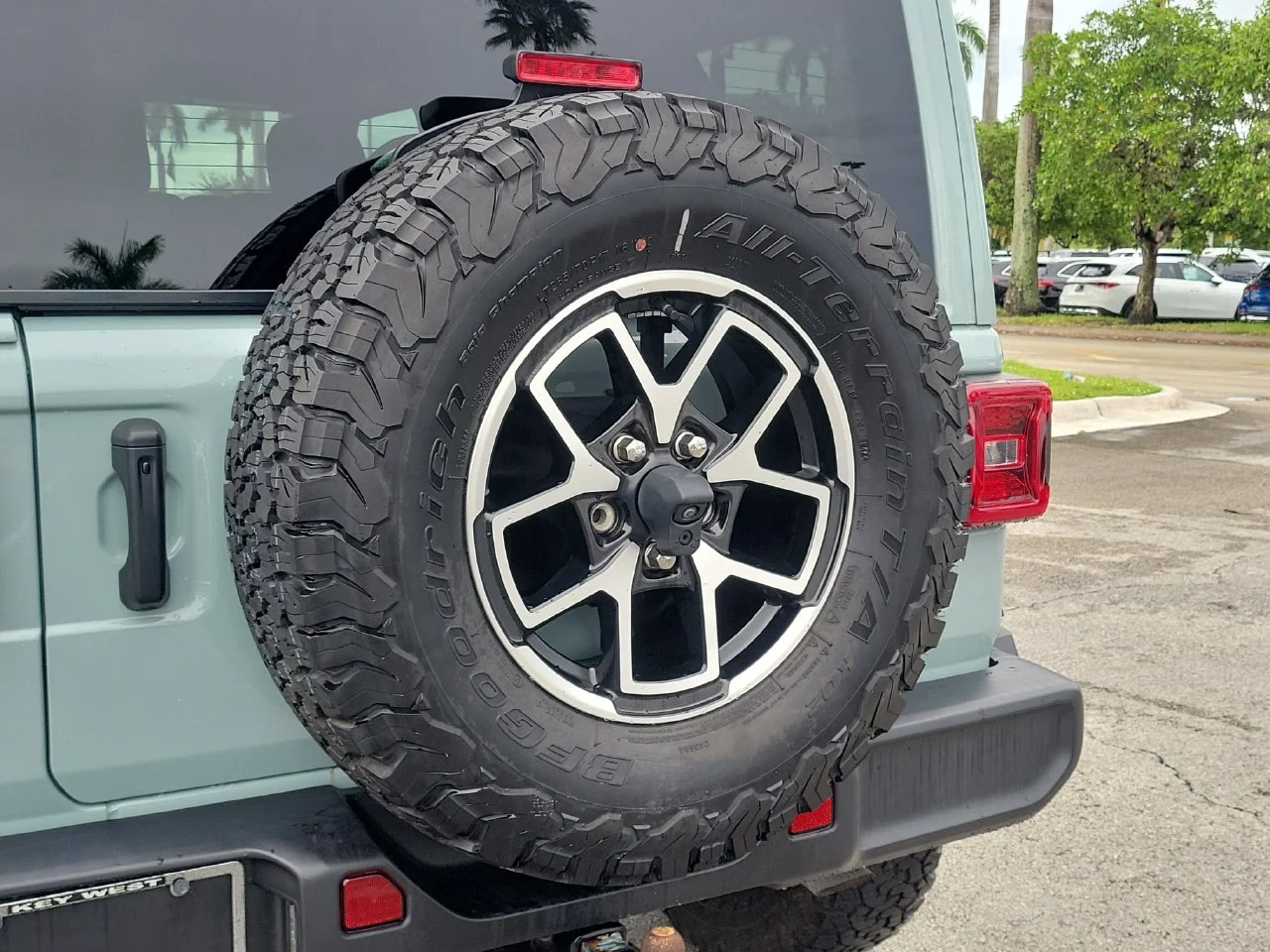 Used 2024 Gray Jeep Rubicon image 7