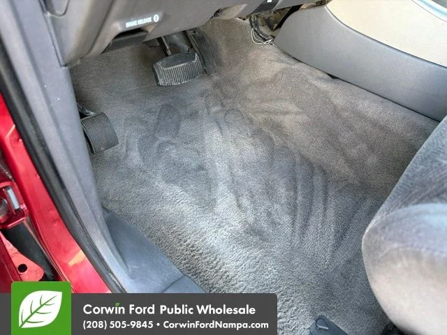 Used 2002 Red Ford Base image 25