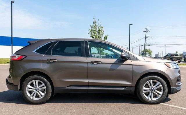 Used 2019 Gray Ford SEL image 5