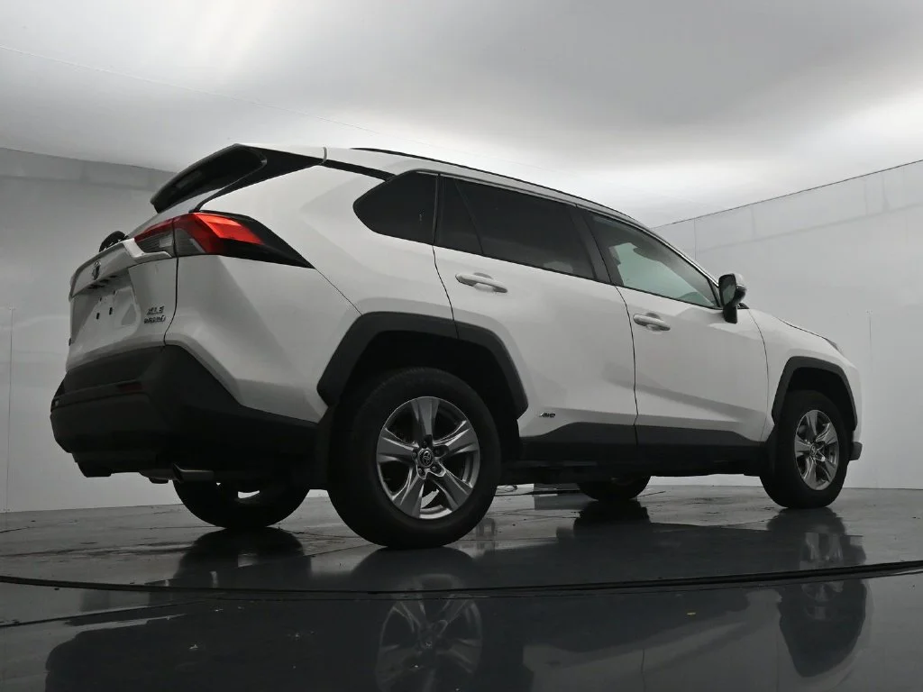 Used 2024 White Toyota XLE image 22