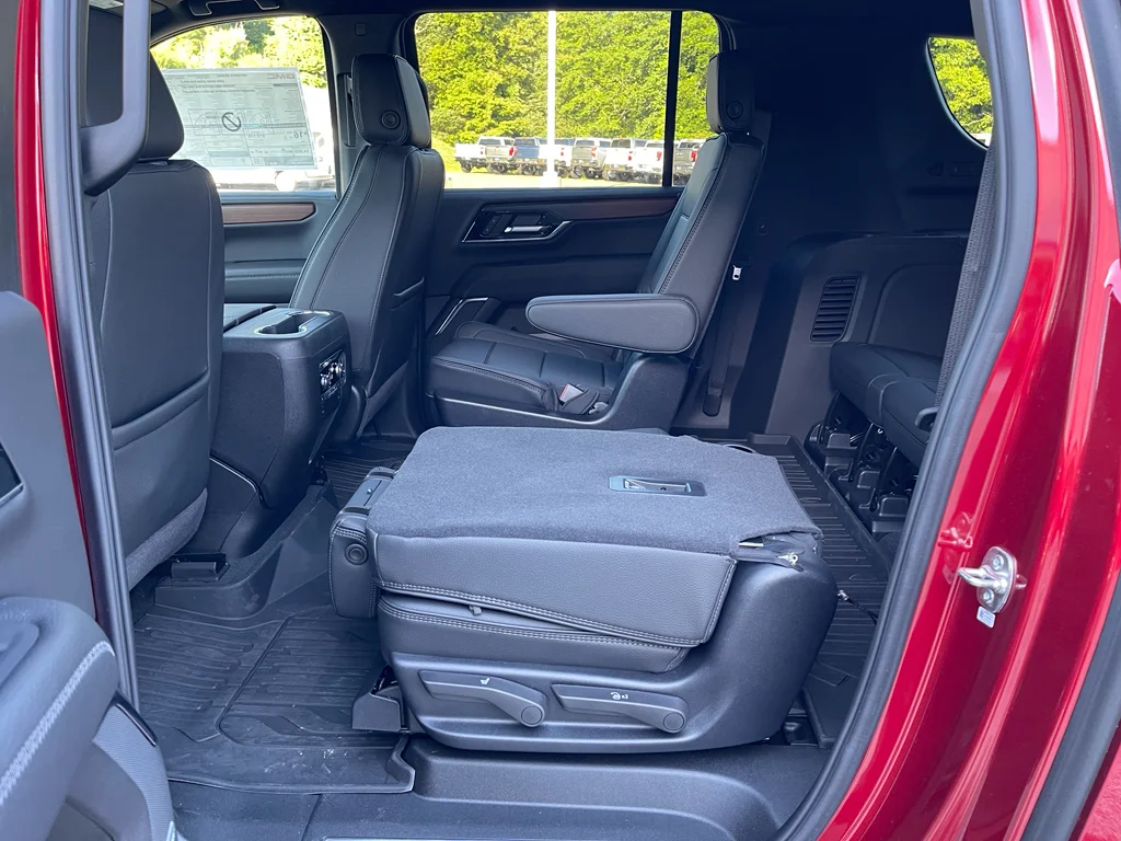2025 GMC Yukon XL Denali - Photo 27