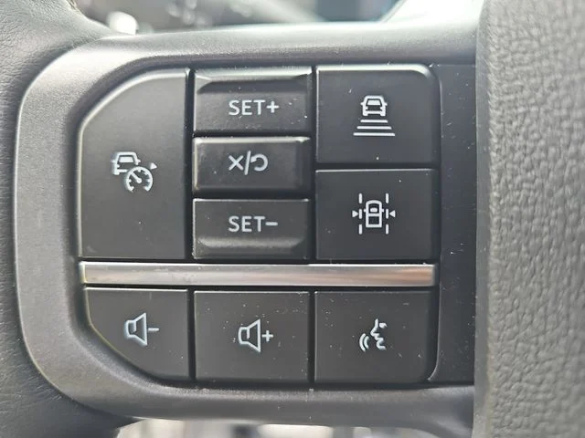 Used 2025 Silver Ford XLT image 17