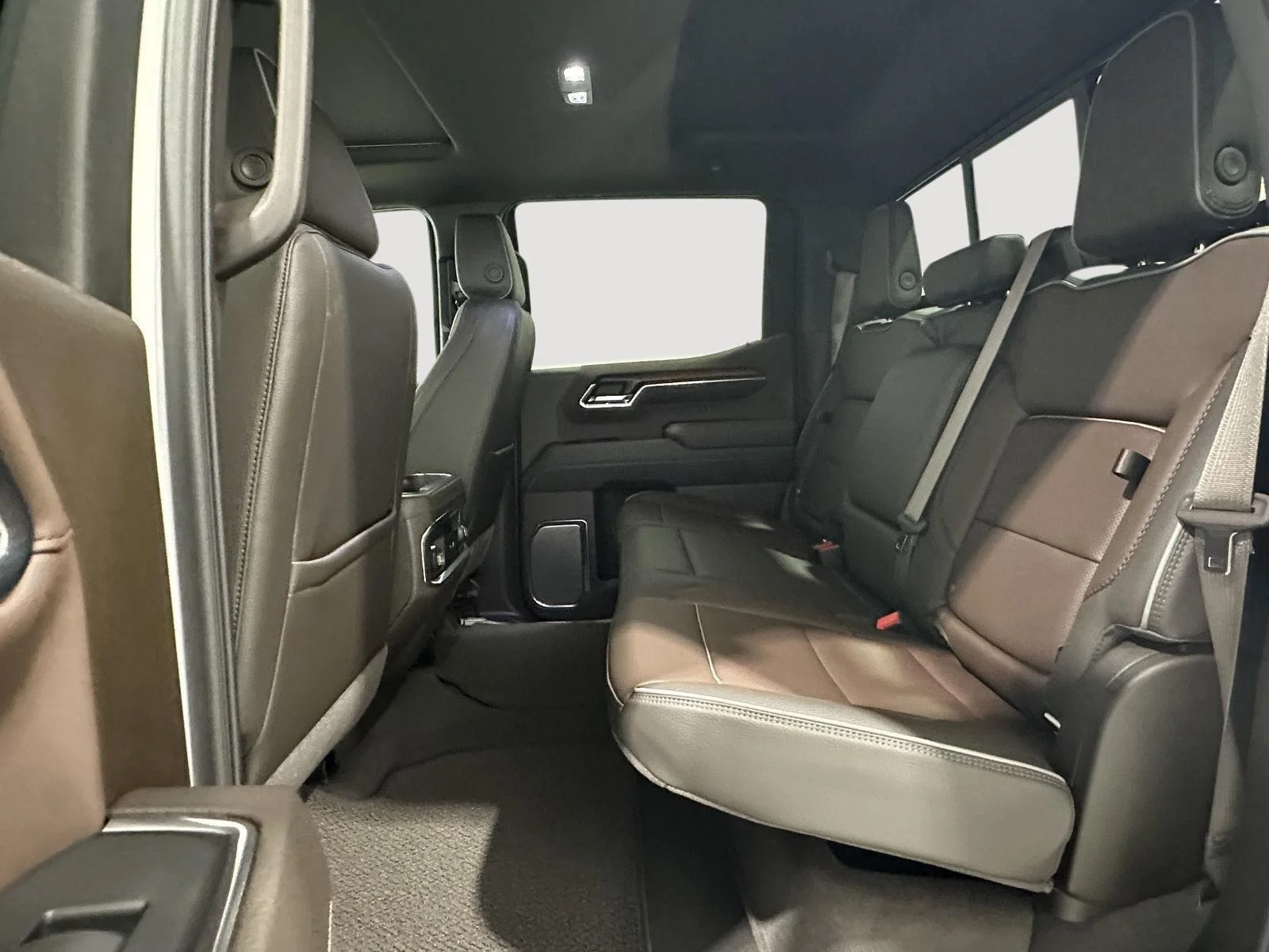 Used 2024 White Frost Tricoat GMC Denali image 24