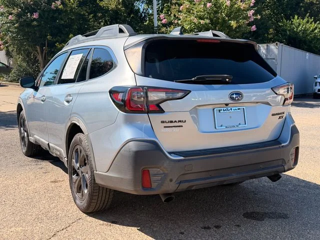 Used 2020 Ice Silver Metallic Subaru Onyx Edition XT image 3