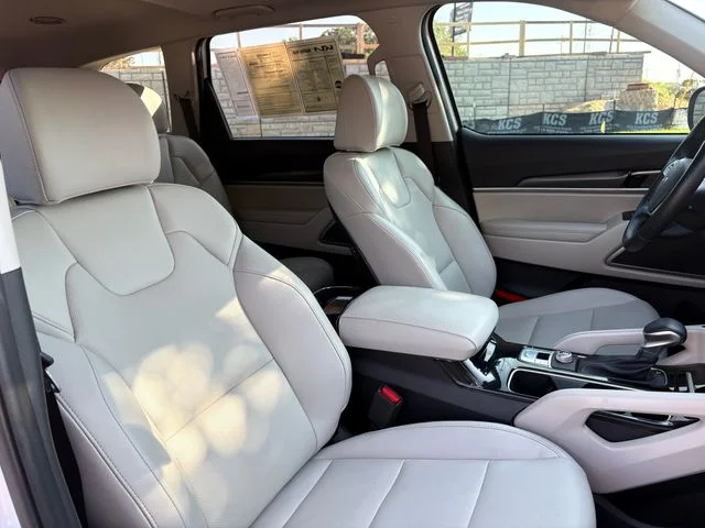 Certified Used 2024 White Pearl Kia S image 27