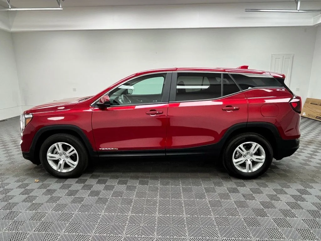 Used 2023 Red GMC SLE image 12