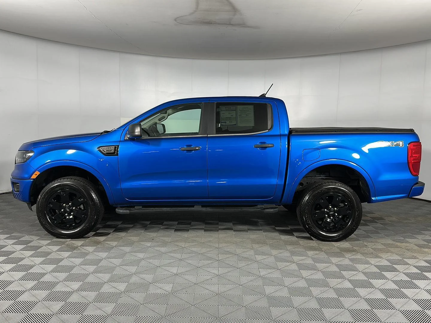 Used 2022 Velocity Blue Ford XLT image 14