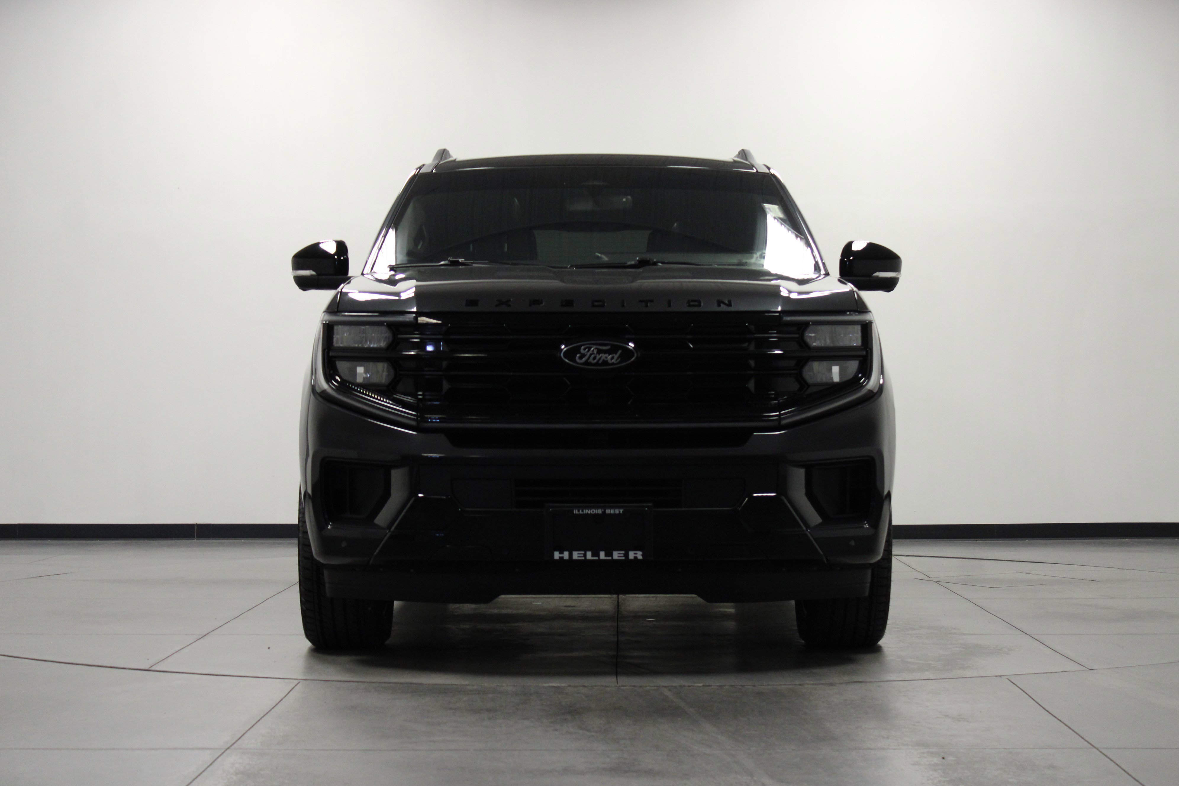 Used 2025 Gray Metallic Ford Platinum image 9