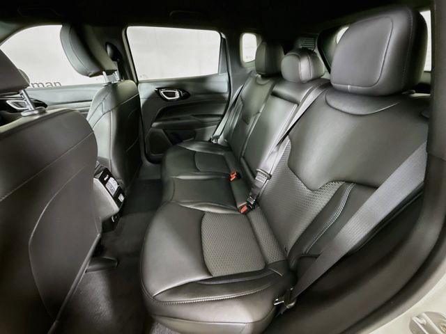 New 2026 Bright White Clearcoat Jeep Latitude image 22