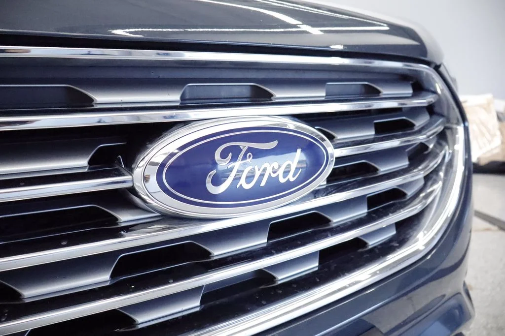 Used 2019 Green Ford SEL image 9