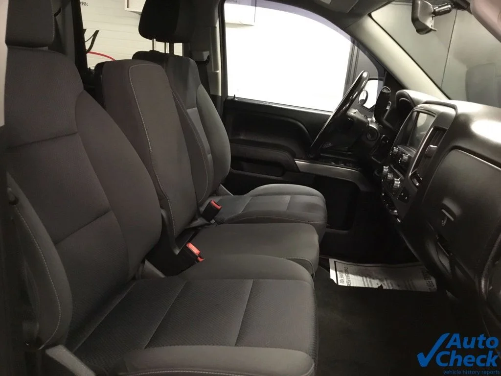 Used 2018 Silver Chevrolet LT image 40