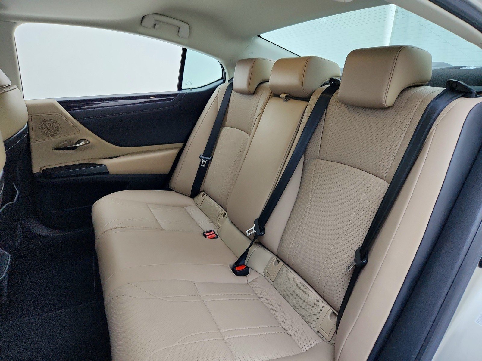 Used 2019 MOONBEAM BEIGE Lexus ES 300h Luxury image 27