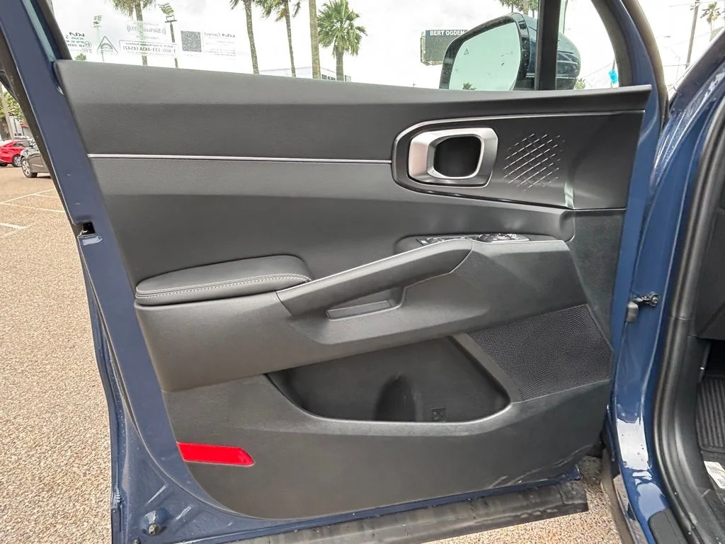 2025 Kia Sorento S - Photo 14
