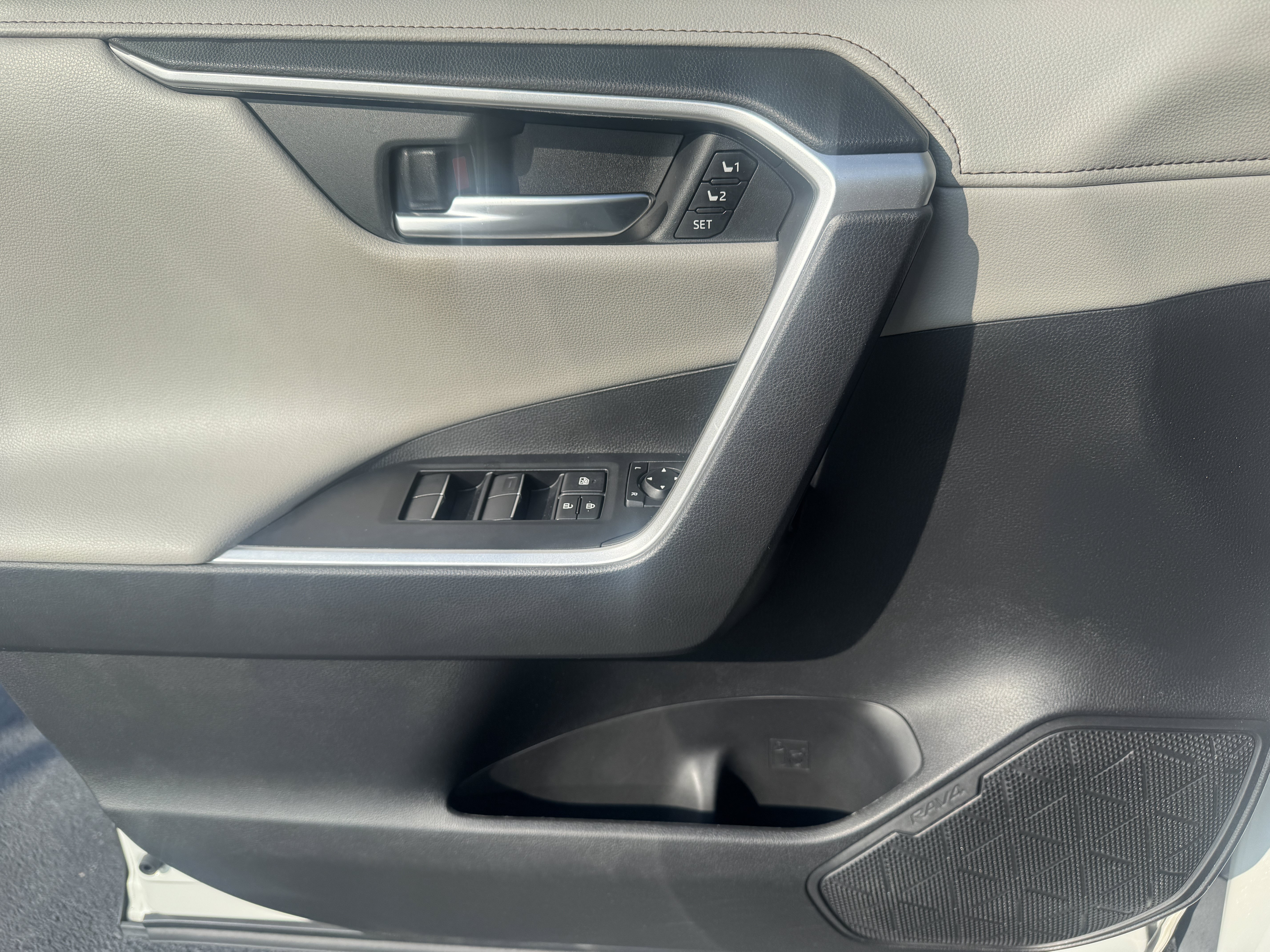 Certified Used 2020 Blizzard Pearl Toyota Hybrid Limited image 9
