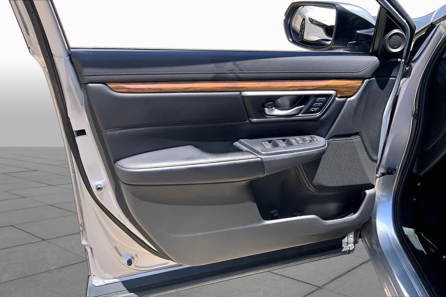 Used 2018 Lunar Silver Metallic Honda EX-L image 22