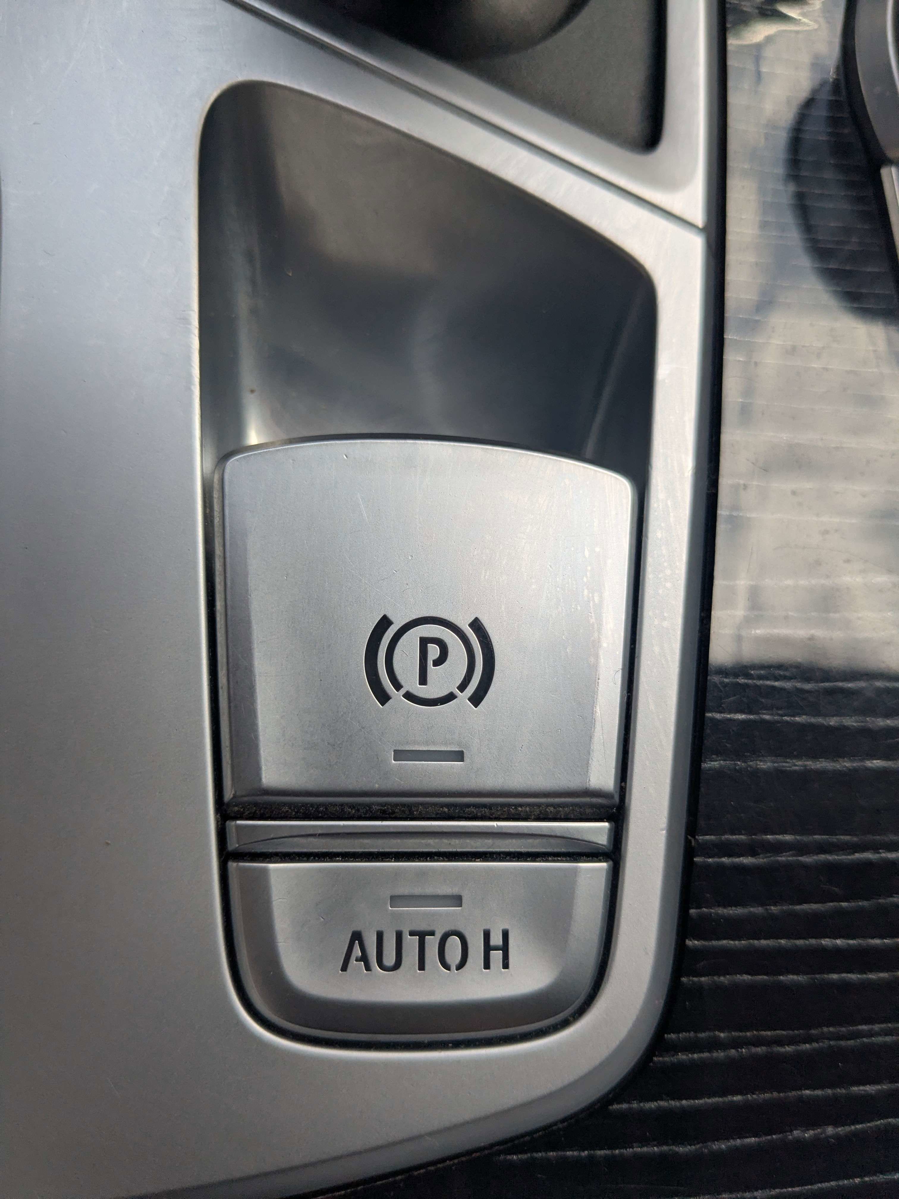 Used 2022 Alpine White BMW 750i xDrive image 27