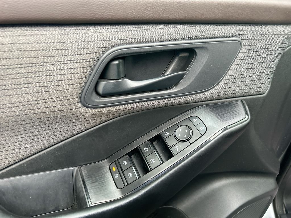 Used 2023 Gray Nissan S image 25