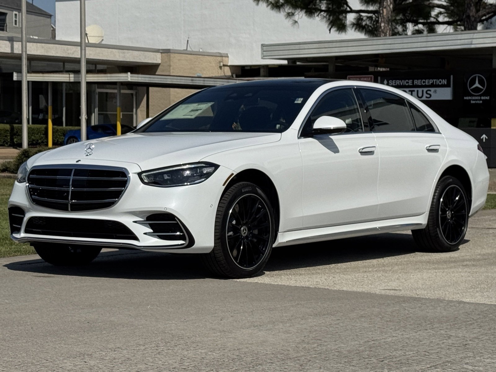 New 2026 MANUFAKTUR Moonlight White Metallic Mercedes-Benz S 580 image 29