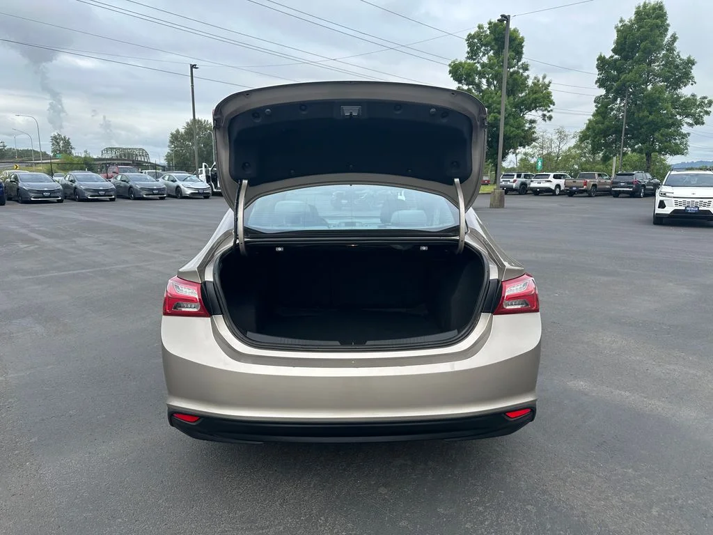 Used 2022 Gray Chevrolet LT image 11