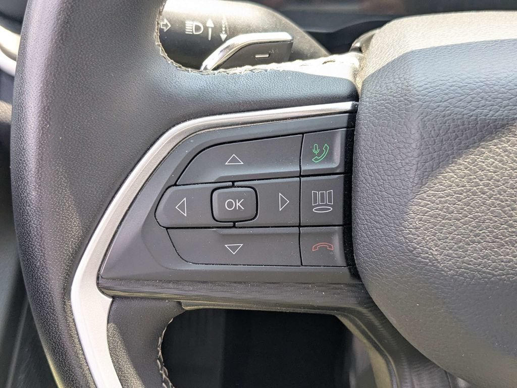 Used 2023 White Jeep Laredo image 24