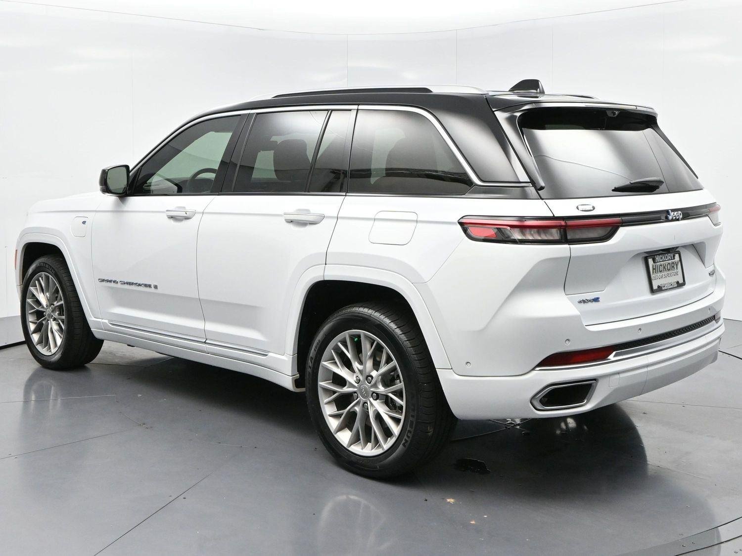 Used 2022 Bright White Clearcoat Jeep Summit image 5