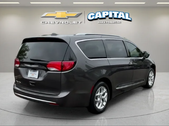 Used 2017 Gray Chrysler Touring-L Plus image 5