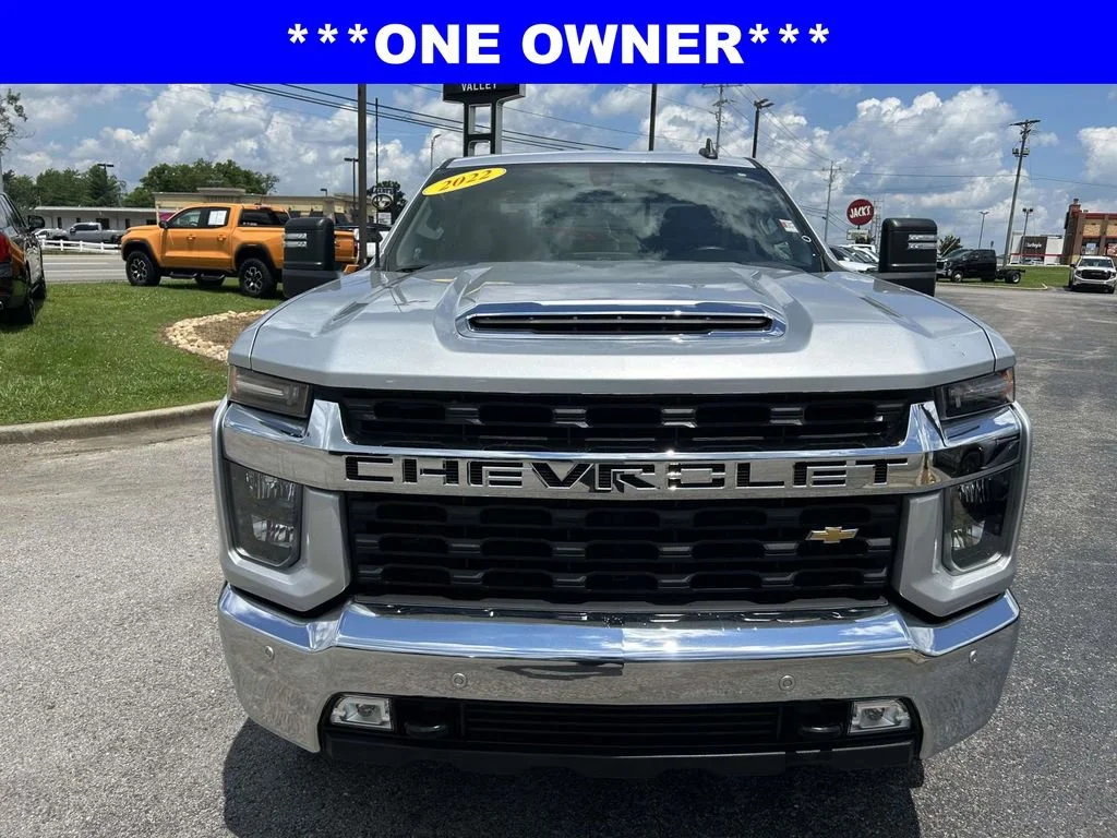 Used 2022 Silver Ice Metallic Chevrolet LT image 9