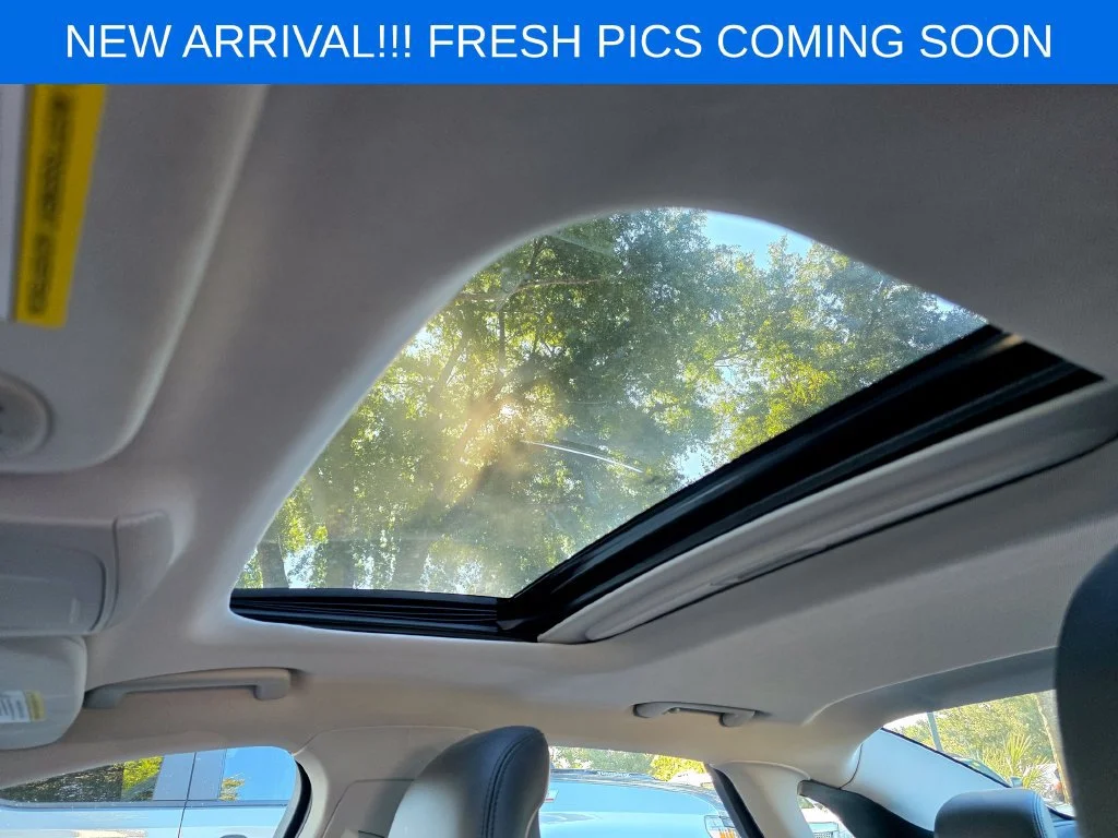 Used 2013  Lincoln 4dr Sdn FWD image 8