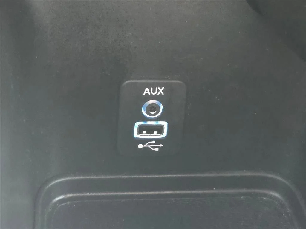 Used 2019 White Dodge Crossroad image 21