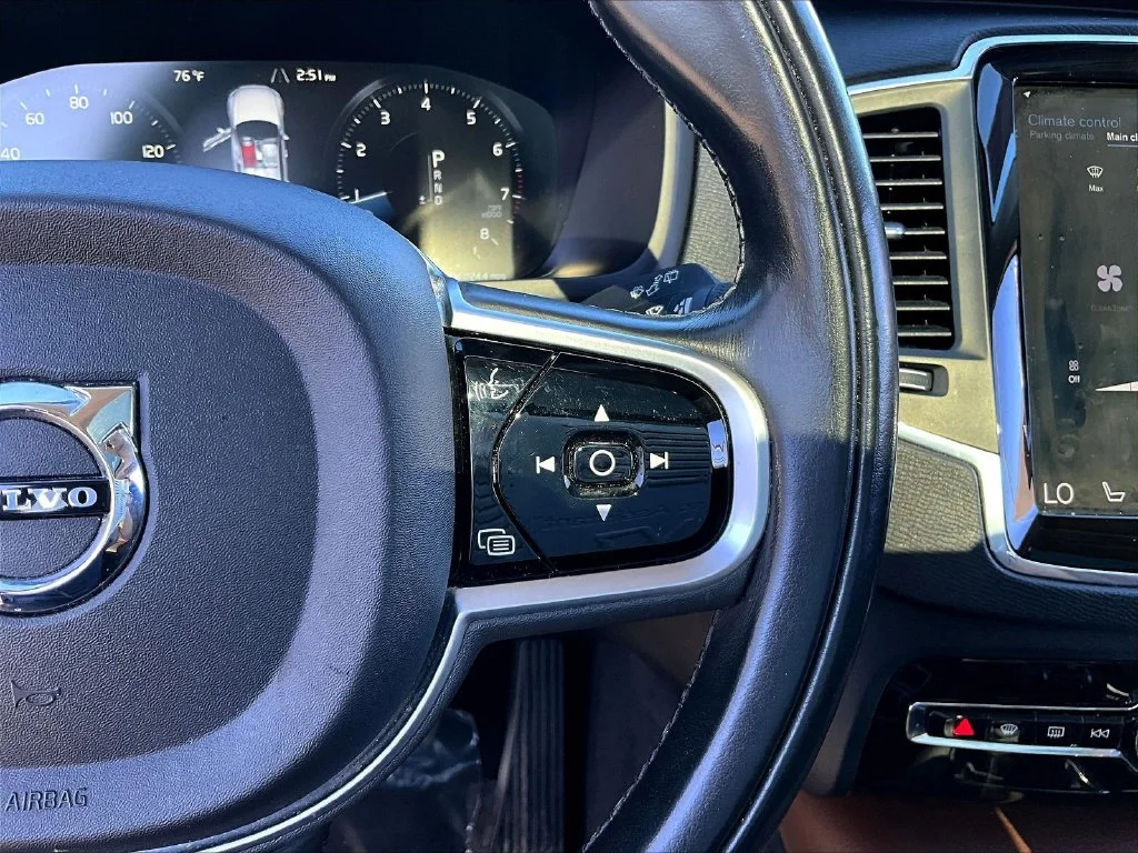 Used 2019 Silver Volvo T6 Momentum image 13