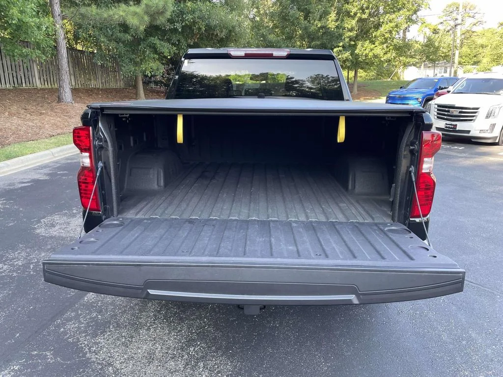 Used 2023 BLACK Chevrolet LT image 13