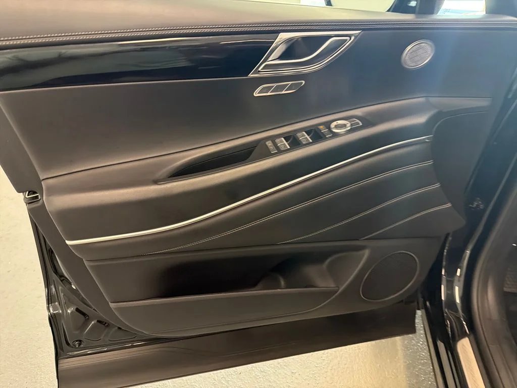 Used 2025 Black Genesis 2.5T image 12
