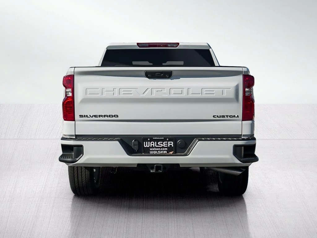New 2026 Summit White Chevrolet Custom image 4