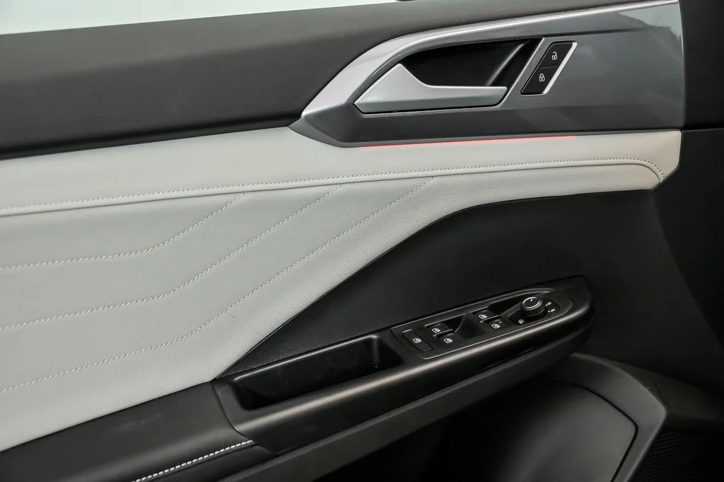 New 2026 Black Volkswagen 1.5T SEL image 5