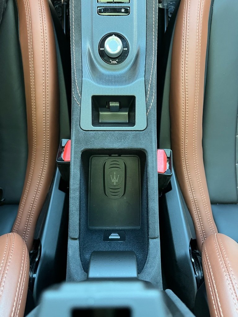 2023 MASERATI MC20 - Image 12