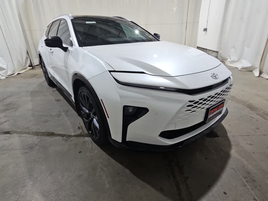 Used 2025 Oxygen White Toyota Limited image 6