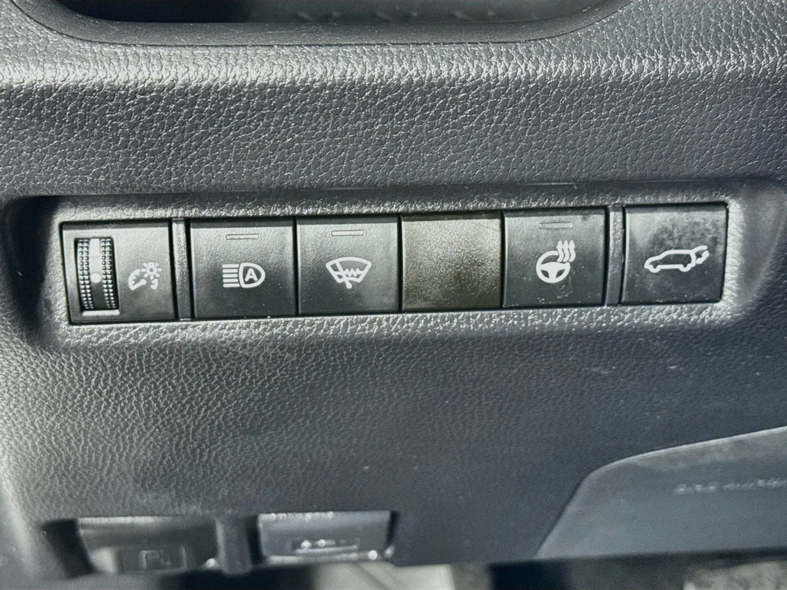 Certified Used 2020 Silver Toyota XLE image 10