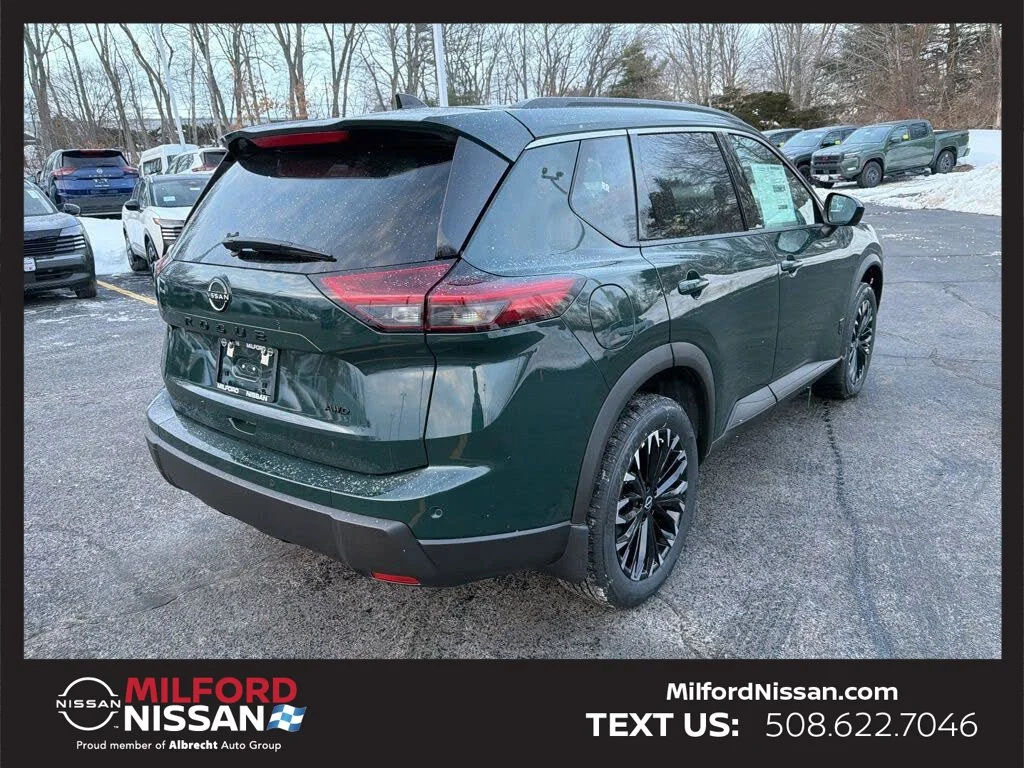 Used 2026 Green Nissan Dark Armor image 7