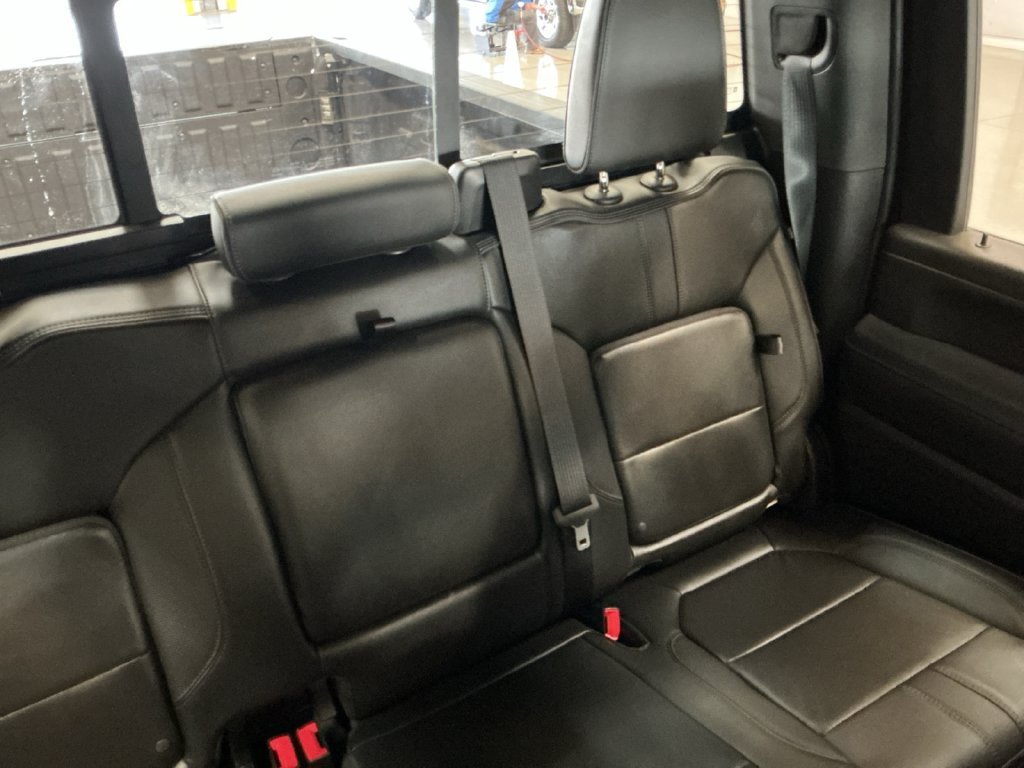 Used 2022 White Chevrolet High Country image 28
