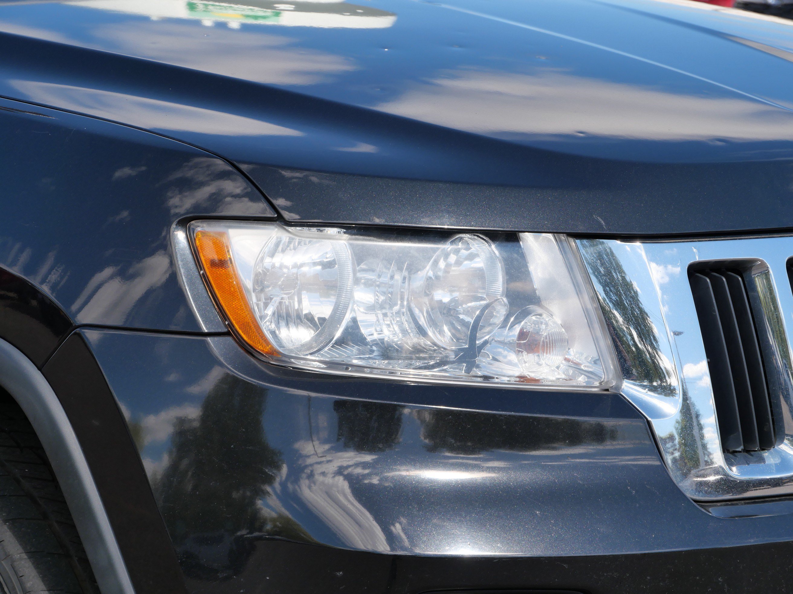 Used 2011 Brilliant Black Crystal Pearl Jeep Laredo image 16