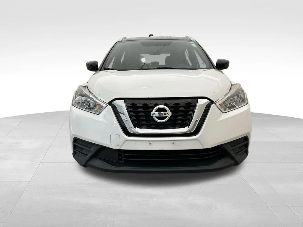 Used 2018 White Nissan SV image 9