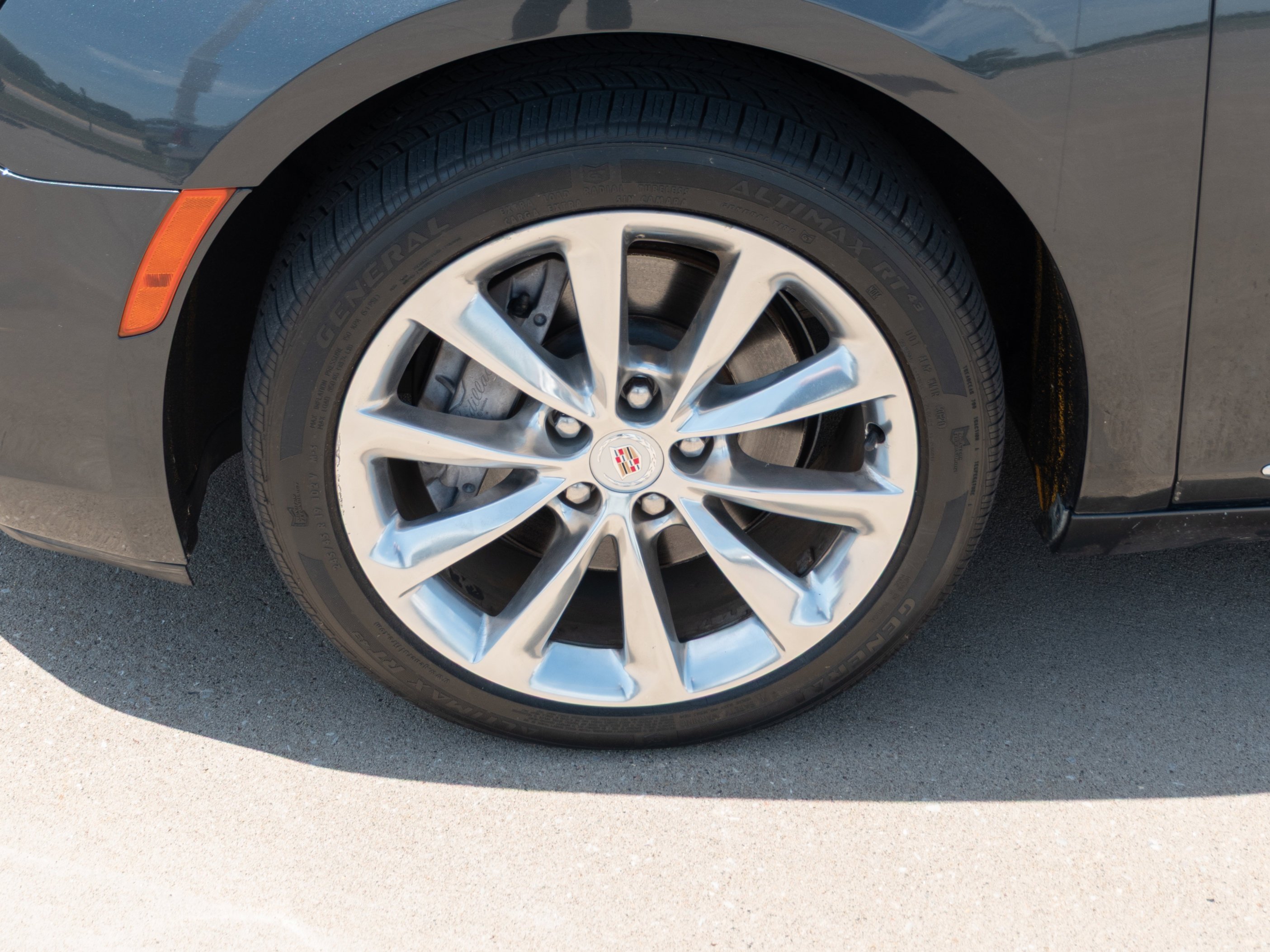 Used 2013 Graphite Metallic Cadillac Luxury image 6