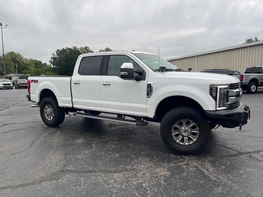 Used 2017 Oxford White Ford XLT image 2